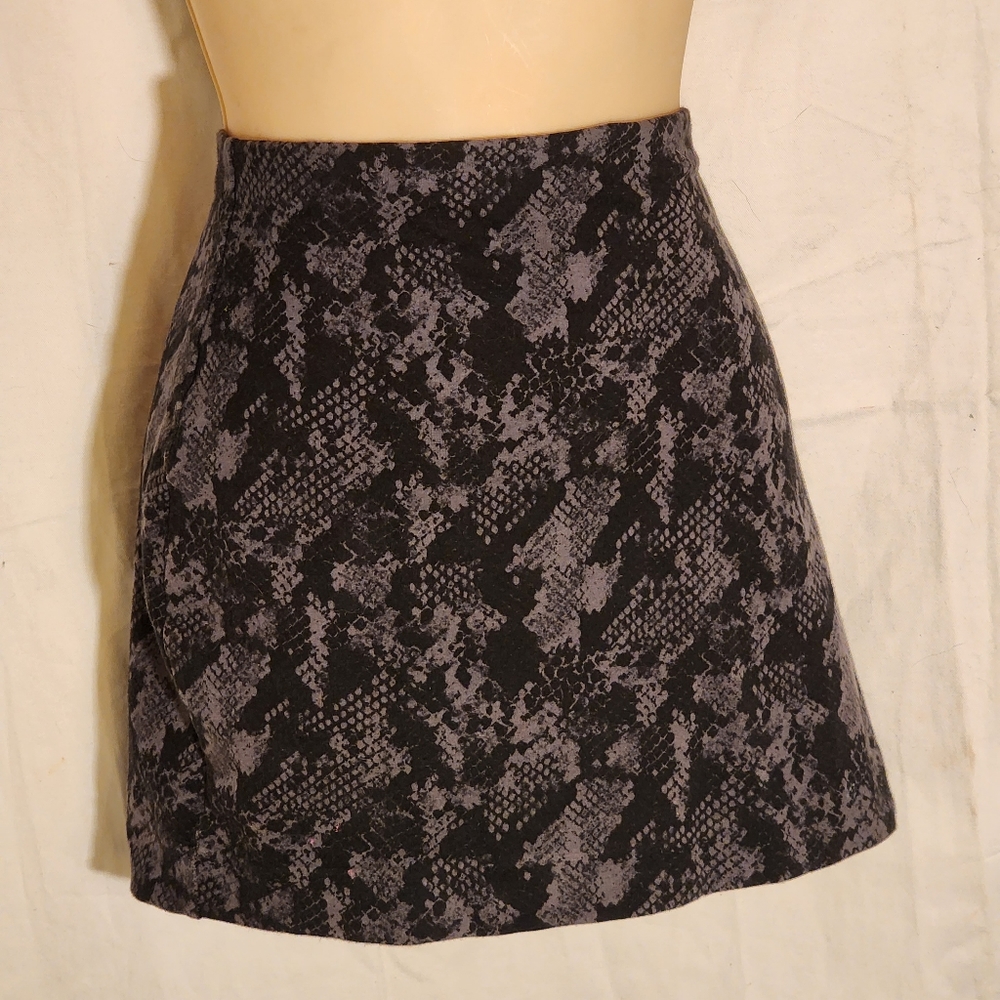 EXPRESS CAMO MILITARY  Pull on Black & Grey short Skirt XL